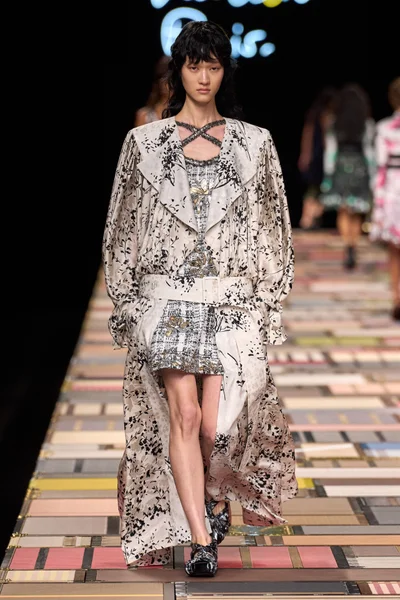 Look 19